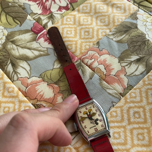 Vintage 1948 MICKEY MOUSE Watch By Ingersoll – US Time with Original Red Strap - Picture 4 of 4